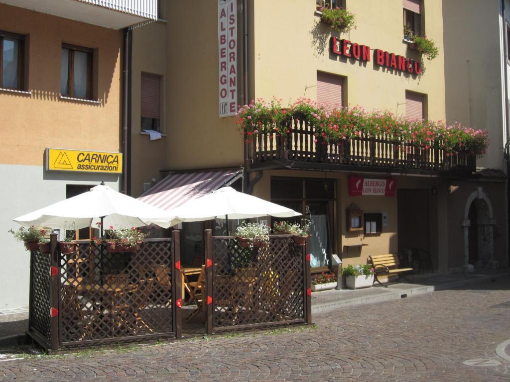 Albergo Leon Bianco Moggio Udinese Exterior photo